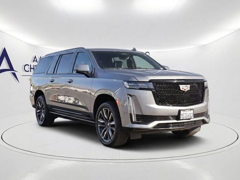 Used 2022 Cadillac Escalade ESV Sport Platinum AWD/4WD image 3