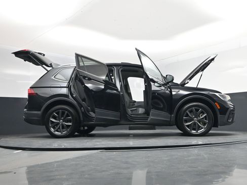 Used 2022 Volkswagen Tiguan SE image 21