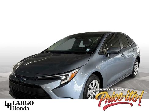 Used 2025 Toyota Corolla LE FWD image 1