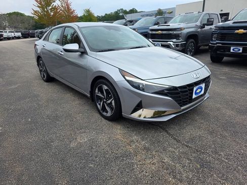 Used 2023 Hyundai Elantra SEL w/ Convenience Package FWD image 5
