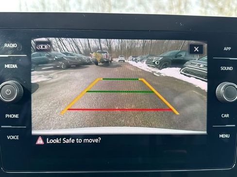 Certified 2025 Volkswagen Taos SE image 19