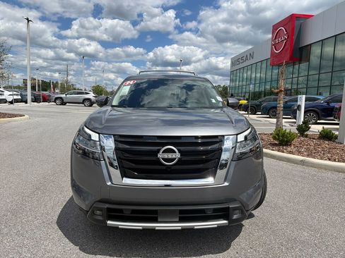 Used 2024 Nissan Pathfinder SL w/ Lighting Package (N92) FWD image 2
