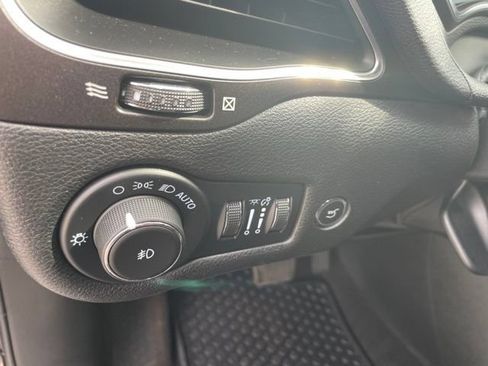 Used 2021 Jeep Cherokee Trailhawk w/ Technology Group AWD/4WD image 24