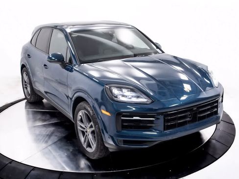 Certified 2025 Porsche Cayenne AWD/4WD image 22