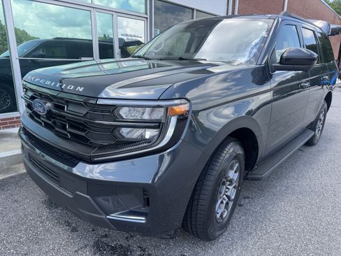 Used 2025 Ford Expedition Active AWD/4WD image 5