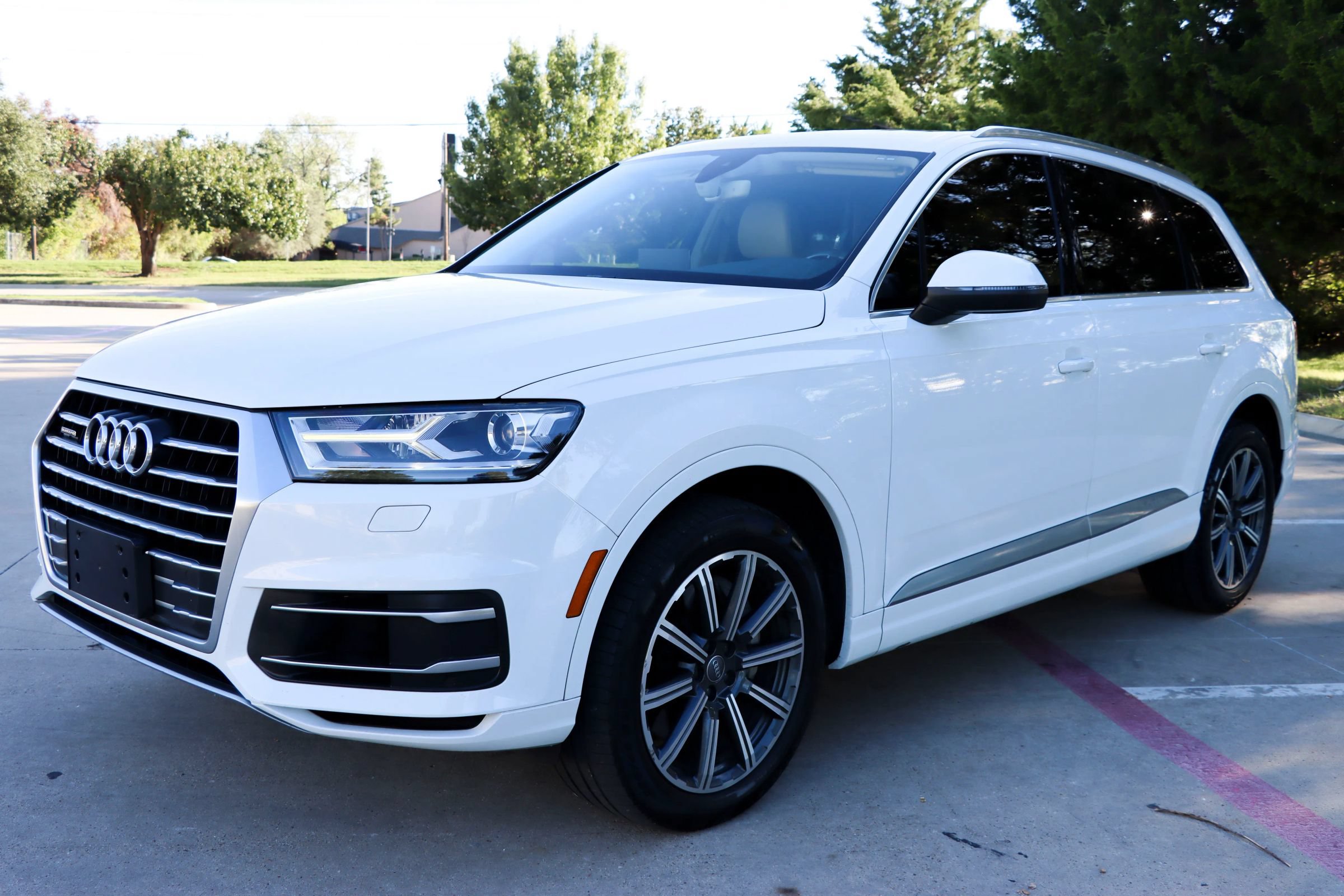Used 2017 Audi Q7 3.0T Premium Plus w/ Premium Plus Package AWD/4WD image 2