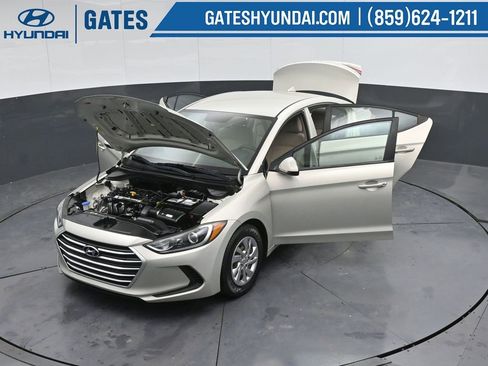 Used 2017 Hyundai Elantra SE w/ Cargo Package image 53