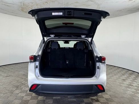 Used 2023 Toyota Highlander XLE image 13