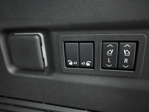 New 2026 Chevrolet Suburban Z71 image 14