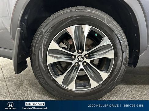 Used 2020 Toyota Highlander XLE AWD/4WD image 10
