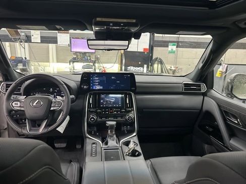 New 2025 Lexus LX 600 4WD w/ Luxury Package image 20