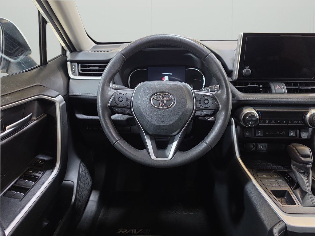 Used 2025 Toyota RAV4 XLE w/ Weather Package AWD/4WD image 18