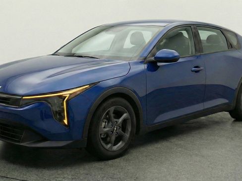 Used 2025 Kia K4 LXS image 3