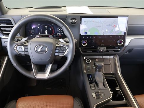 Used 2025 Lexus GX 550 w/ Cold Area Package AWD/4WD image 16
