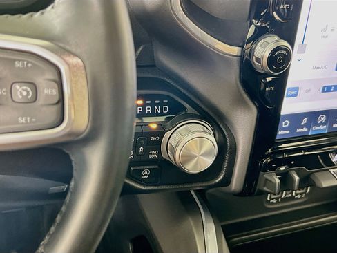 Used 2023 RAM 1500 Laramie AWD/4WD image 17