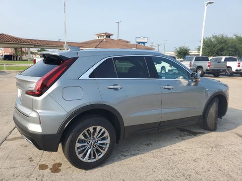 Used 2024 Cadillac XT4 Premium Luxury image 7