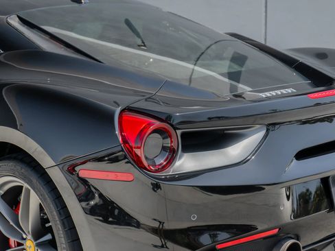 Used 2018 Ferrari 488 GTB RWD image 54