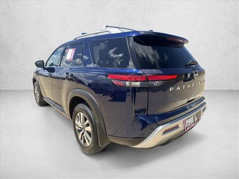 Used 2025 Nissan Pathfinder SL FWD image 8