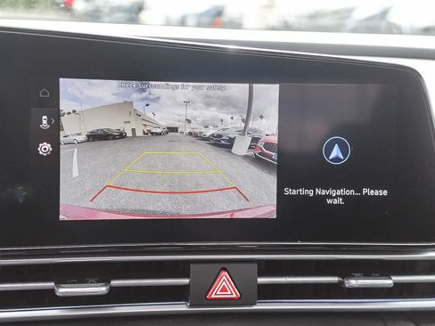 Certified 2025 Hyundai Elantra SEL FWD image 33