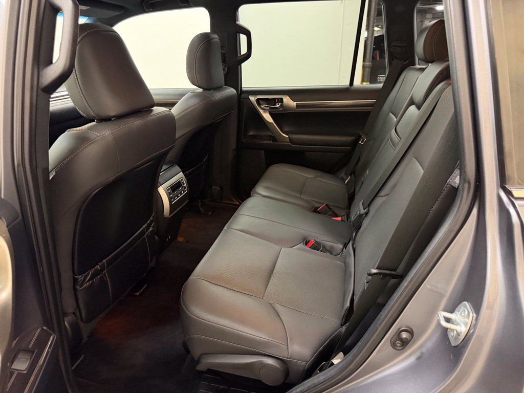 Used 2021 Lexus GX 460 Premium w/ Premium Package AWD/4WD image 32