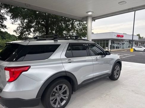 Used 2021 Ford Explorer XLT w/ Equipment Group 202A AWD/4WD image 3