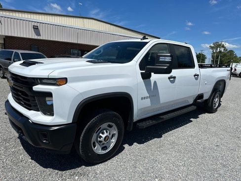 Used 2024 Chevrolet Silverado 2500 W/T w/ WT Convenience Package AWD/4WD image 2