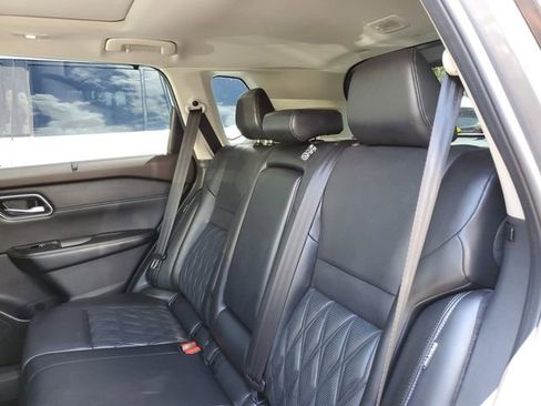 Used 2021 Nissan Rogue Platinum AWD/4WD image 12