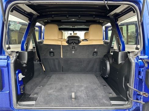 Used 2019 Jeep Wrangler Unlimited Sahara w/ Uconnect 4C Nav & Sound Group AWD/4WD image 16