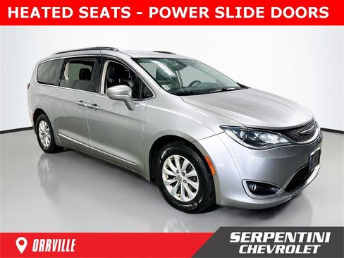 Used 2018 Chrysler Pacifica Touring-L image 1