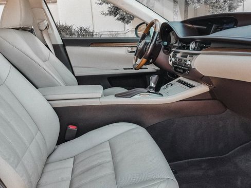 Used 2017 Lexus ES 300h image 29