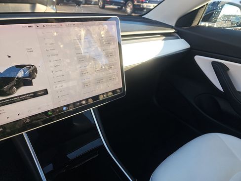 Used 2018 Tesla Model 3 Long Range image 18