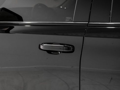 Used 2023 Cadillac Escalade ESV V image 39