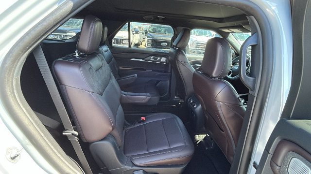Certified 2025 Ford Explorer Platinum w/ LUX Leather Package AWD/4WD image 13