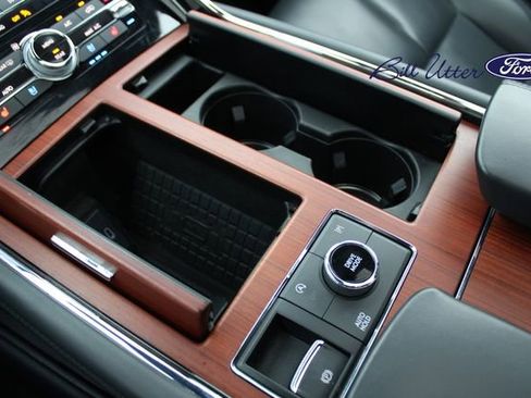 Used 2024 Lincoln Navigator Premiere image 17