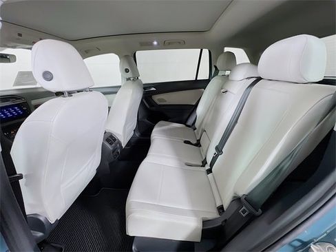 Used 2021 Volkswagen Tiguan SE image 23