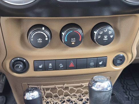Used 2015 Jeep Wrangler Unlimited Sahara w/ Connectivity Group image 20