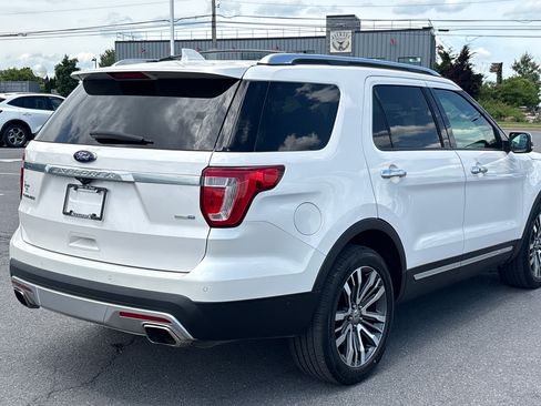 Used 2017 Ford Explorer Platinum AWD/4WD image 3