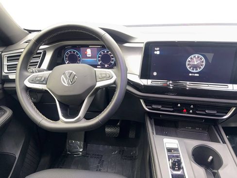 Used 2025 Volkswagen Atlas Cross Sport SE FWD image 54