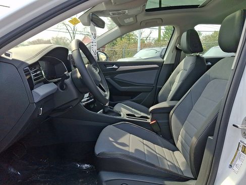 New 2026 Volkswagen Jetta SE FWD image 9