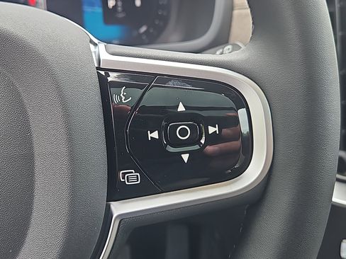 New 2026 Volvo XC90 B6 Plus w/ Protection Package Premier AWD/4WD image 18