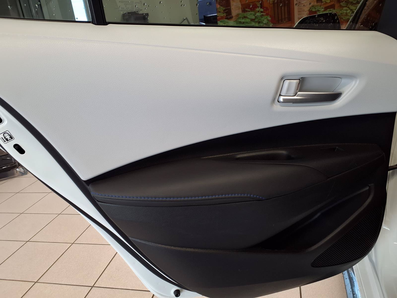 Used 2020 Toyota Corolla SE FWD image 15