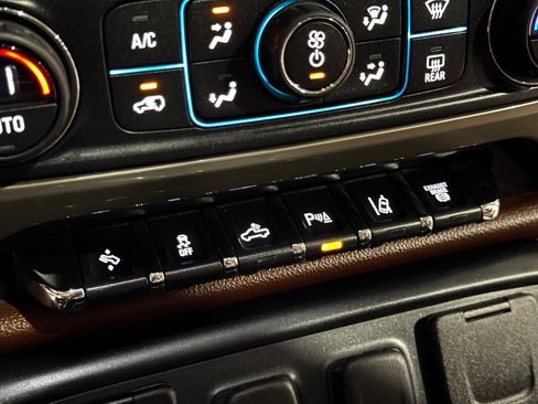 Used 2016 Chevrolet Silverado 2500 High Country w/ Duramax Plus Package image 36