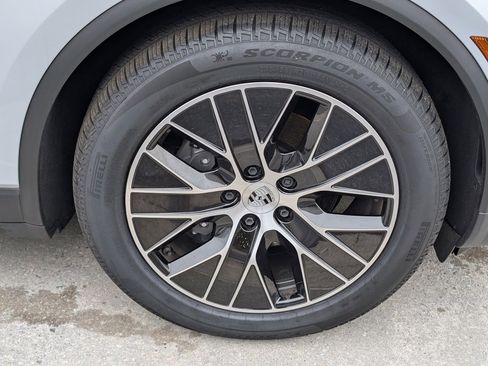 Used 2025 Porsche Macan 4 Electric image 31