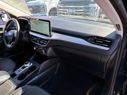 Used 2025 Ford Escape Platinum image 8