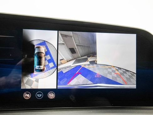 Used 2023 Cadillac Lyriq 2WD image 24