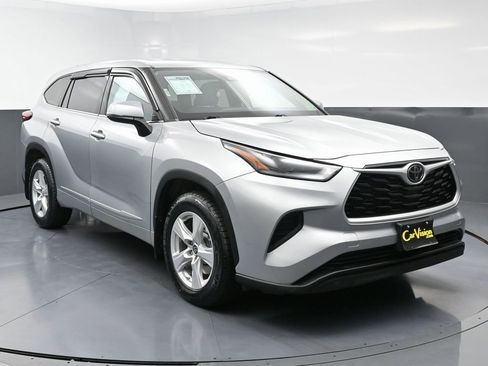 Used 2021 Toyota Highlander L image 3