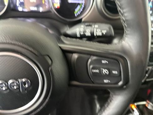 Used 2023 Jeep Wrangler Unlimited w/ Sun & Screen Package image 16