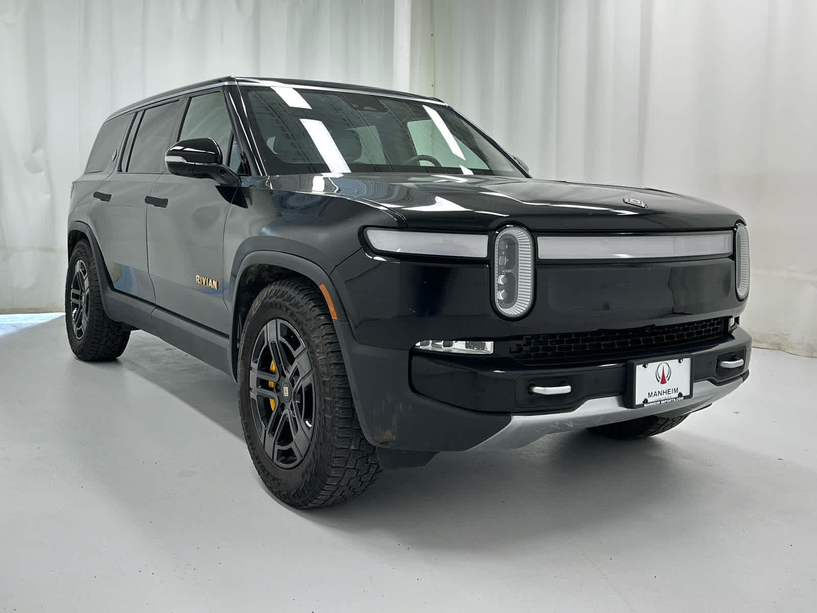 Used 2023 Rivian R1S Adventure Quad AWD/4WD image 2
