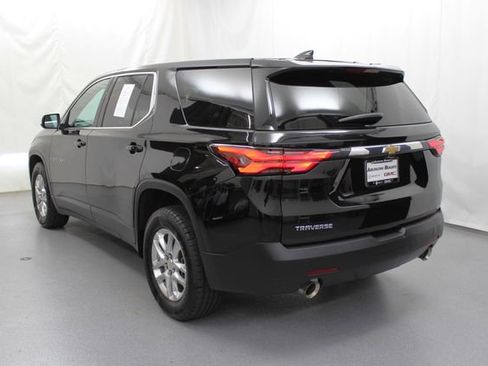 Used 2022 Chevrolet Traverse LS FWD image 9
