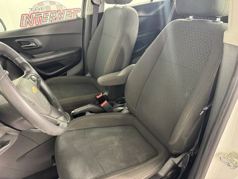 Used 2018 Chevrolet Trax LS AWD/4WD image 29